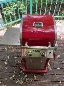 lot 10 image: Working Propane Grill with Tanks