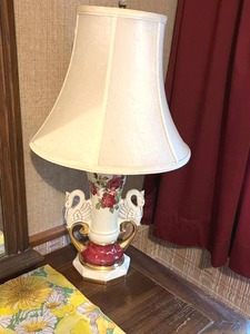 lot 16 image: Vintage Decorative Ceramic Lamp