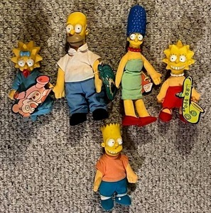 lot 32 image: Vintage Burger King The Simpsons Toys