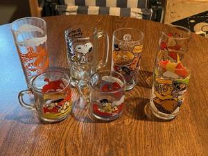 lot 52 image: Vintage 1970s-1980s McDonalds, The Muppets, and Snoopy Drinking Glasses