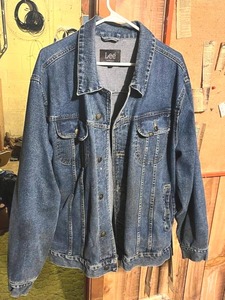 lot 62 image: Vintage Lee Blue Jean Jacket (Size Large) in Good Condition