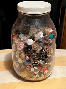 lot 74 image: Vintage Button Lot