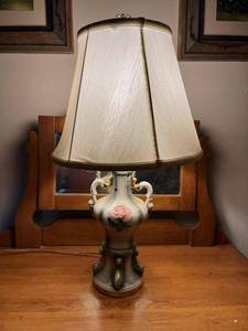 lot 92 image: Vintage 1950s Ornate Floral Lamp (26.5 Tall w Shade) in Working Condition