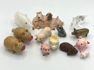 lot 101 image: Vintage Collectible Pig Figurines #3 including Enesco