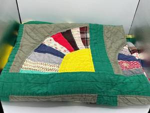 lot 113 image: Vintage 64 x 82 Handmade Quilt