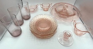 lot 126 image: Vintage Pink Depression Glassware