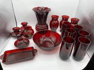 lot 130 image: Gorgeous Vintage MCM Red Ruby (Royal Ruby Anchor Glass) Glassware