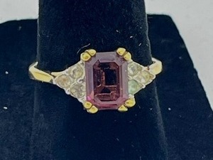 lot 165 image: Beautiful 18K HGE Stamped Ring