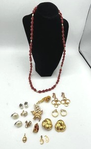 lot 168 image: Vintage Costume Jewelry Lot