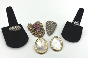 lot 171 image: Vintage Costume Jewelry Lot with Rings, Brooches, and Earrings