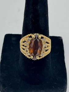 lot 176 image: Beautiful 18K HGE Ring