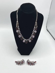 lot 185 image: Exquisite Vintage Costume Jewelry - Necklace and Earrings