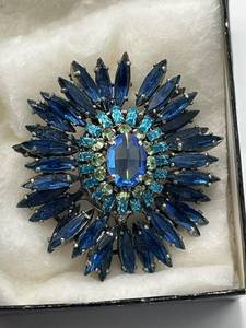 lot 186 image: Stunning 2 Vintage Brooch