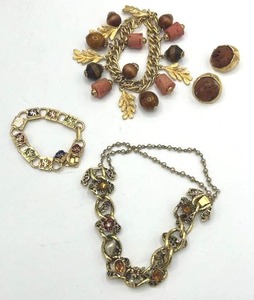 lot 191 image: Vintage Costume Jewelry Lot