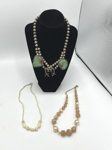 lot 192 image: Fun Necklace Lot