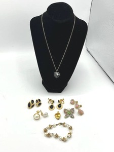 lot 198 image: Another fun Costume Jewelry Lot