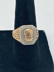 lot 205 image: Vintage 1928 10K Class Ring (5.2 grams)