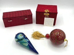 lot 212 image: Amazing Vintage Holiday Ornaments including the Li Bien Chinese Ornament