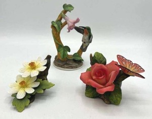 lot 214 image: Vintage Collectibles Lot including Hummingbird #6059 by Andrea Sadek