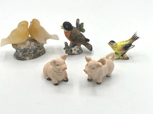 lot 217 image: Vintage Collectible Birds and Pig Figurines including Lefton