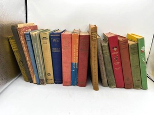 lot 220 image: Antique and Vintage Book Collection including Alice in Wonderland, The Bobbsey Twins, Black Beauty and More