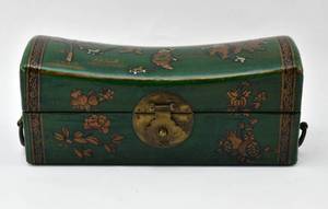 lot 95 image: Emerald Green Asian Lacquered Pillow Box