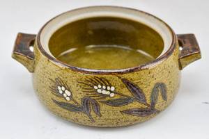 lot 142 image: Low Stoneware Wheatgrass Dish with Handles