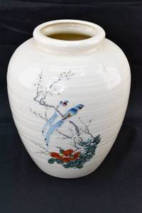 lot 102 image: Pottery Craft Cream Colored Ceramic Vase