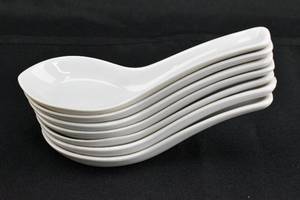 lot 140 image: 7 White Porcelain Soup Spoons