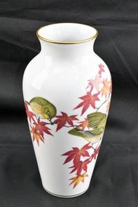 lot 151 image: 1981 Ryu Okazaki Companions of Autumn Japanese Vase
