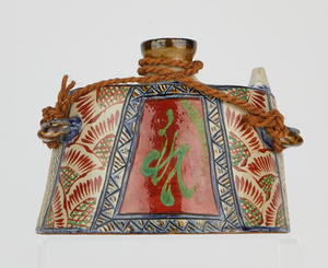 lot 129 image: Ceramic Dachibin Flask from Japan