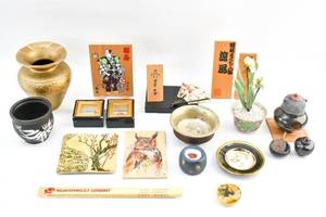 lot 171 image: Group of Miscellaneous Asian Decor Objects
