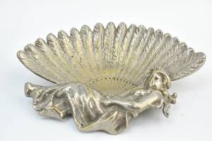 lot 199 image: Cast Metal Art Nouveau Lady with Feather Fan Dish