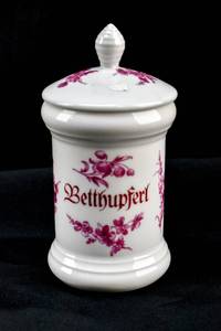 lot 228 image: Vintage Alka Kunst Alboth & Kaiser Ceramic Betthupferl Canister