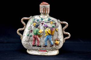 lot 288 image: Vintage Casa Vinicola Decorative Bottle