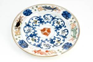 lot 70 image: Chinese Imari Style Koi Porcelain Plate