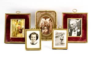 lot 257 image: 5 Antique Gilt and Velvet Picture Frames, Family Portraits