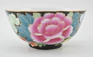 lot 174 image: Chinese Porcelain Decorative Black and Gilt Bowl