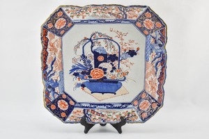 lot 51 image: Large Chinese Imari Style Charger