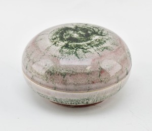 lot 37 image: Green and Pink Chinese Ceramic Lidded Dish