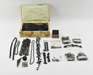 lot 21 image: Mourning Jewelry Pieces from Italy