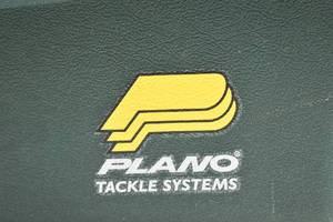 lot 52 image: Plano Molding 861600 Hip Roof Tackle Box