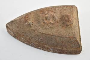 lot 140 image: Antique Cast Iron Hand Iron, Damaged