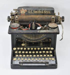 lot 6 image: Antique L.C. Smith & Bros No. 5 Typewriter