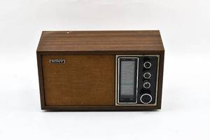 lot 17 image: Vintage Sony TFM-9440W AMFM Radio