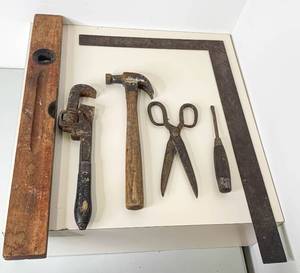 lot 252 image: Group of 6 Antique and Vintage Hand Tools