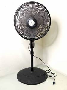 lot 284 image: Lasko Floor Fan