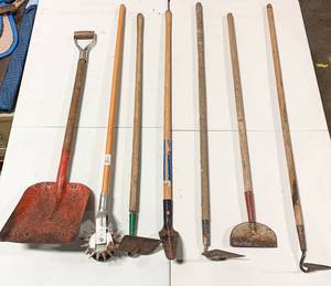 lot 261 image: Group of 7 Vintage Yard and Gardening Tools