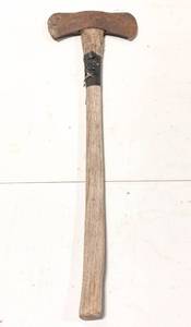 lot 243 image: Vintage True Temper Flint Edge Kelly Works Double Headed Axe