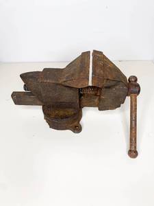 lot 255 image: Vintage Craftsman 5242 Vise